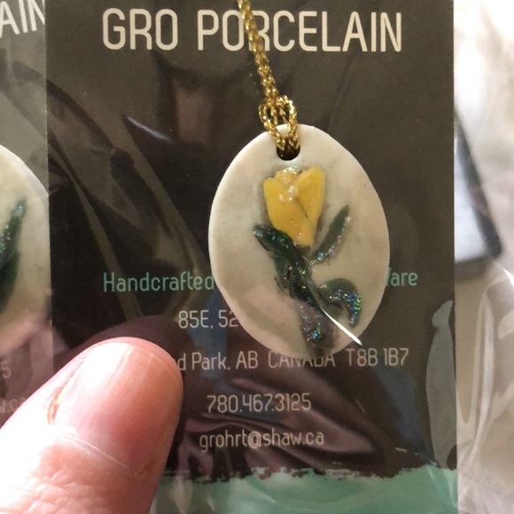 Porcelain flower ornaments - Picture 3 of 4